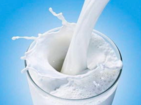 多喝牛奶长高高。