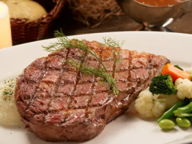 自己煎了一块牛排